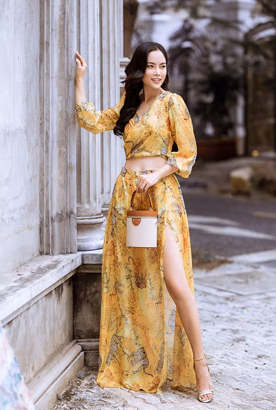 Thêm một gia đình Á hậu mắc Covid-19, tự điều trị tại nhà ảnh 1