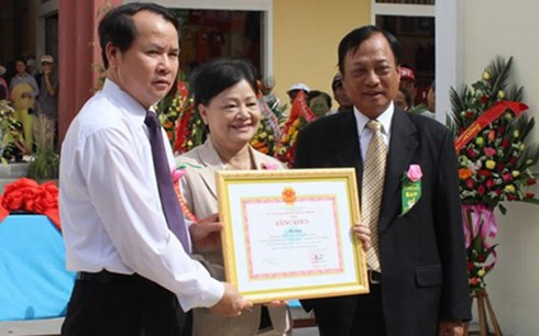 Chân dung đại gia bỏ 8 tỷ xây trung tâm thương mại tặng người làng - Ảnh 2 Chân dung đại gia bỏ 8 tỷ xây trung tâm thương mại tặng người làng - Ảnh 2