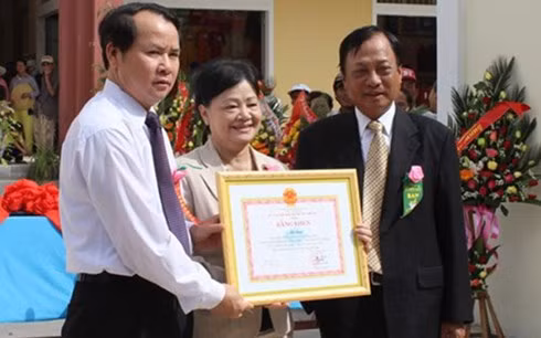 Chân dung đại gia bỏ 8 tỷ xây trung tâm thương mại tặng người làng - Ảnh 2