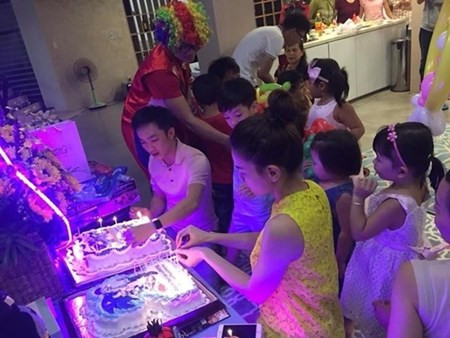 Quốc Cường bất ngờ nắm tay nói yêu Hồ Ngọc Hà Quoc Cuong bat ngo nam tay noi yeu Ho Ngoc Ha