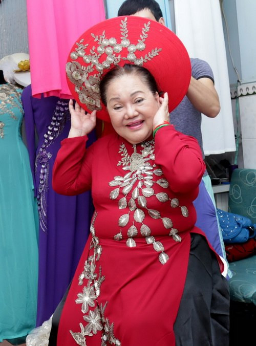 Hoài Linh “phá lệ” giả gái vì chủ hôn NSND Ngọc Giàu ảnh 6 Hoài Linh