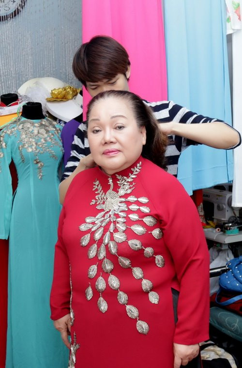 Hoài Linh “phá lệ” giả gái vì chủ hôn NSND Ngọc Giàu ảnh 4 Hoài Linh