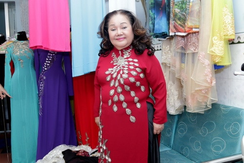Hoài Linh “phá lệ” giả gái vì chủ hôn NSND Ngọc Giàu ảnh 5 Hoài Linh
