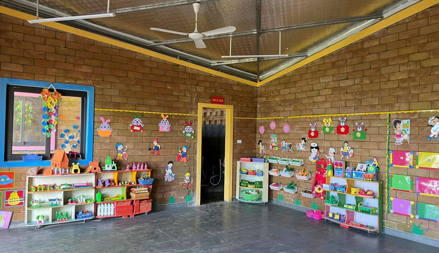 Lớp học tại điểm trường Nậm Chan III, xã Ngối Cáy, huyện Mường Ảng “khoác áo mới”, khang trang, sạch đẹp hơn. Lớp học tại điểm trường Nậm Chan III, xã Ngối Cáy, huyện Mường Ảng “khoác áo mới”, khang trang, sạch đẹp hơn.