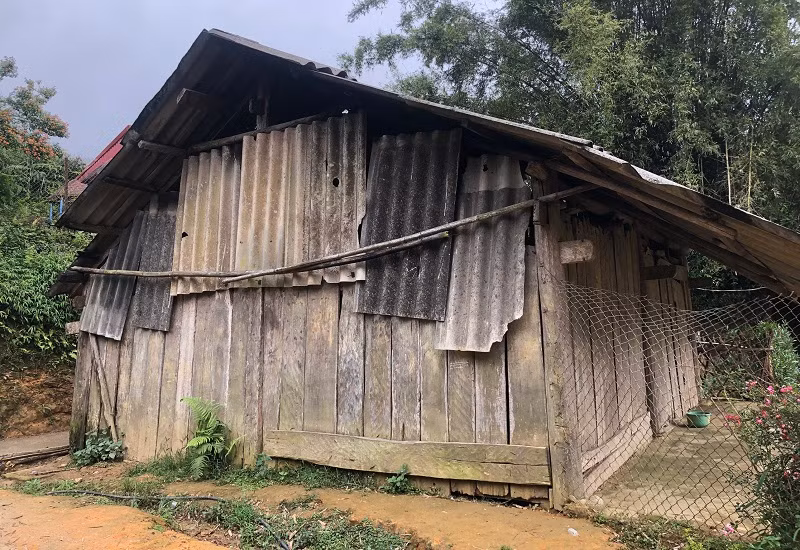 Phòng học cũ của các em, nay chuyển thành nhà công vụ cho giáo viên cắm bản. Ảnh: T.A