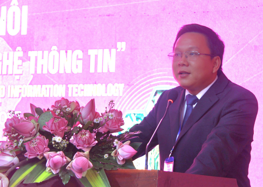 Ông Trần Minh Trí - Tổng Giám đốc Công ty cổ phần Du lịch Đồng Tháp phát biểu tại phiên gặp gỡ. Ông Trần Minh Trí - Tổng Giám đốc Công ty cổ phần Du lịch Đồng Tháp phát biểu tại phiên gặp gỡ.