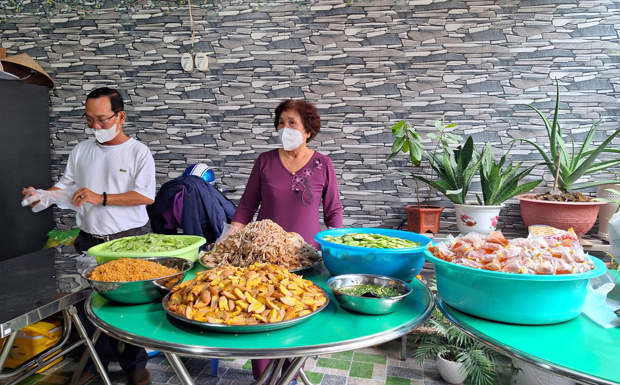 Trứng, thịt, rau dưa... đã được chế biến bổ sung cho những phần cơm thơm, ngon. Trứng, thịt, rau dưa... đã được chế biến bổ sung cho những phần cơm thơm, ngon.