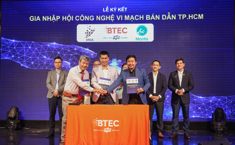 Lễ kết nạp BTEC FPT trở thành thành viên hội Công nghệ Vi mạch bán dẫn TP. HCM. Lễ kết nạp BTEC FPT trở thành thành viên hội Công nghệ Vi mạch bán dẫn TP. HCM.