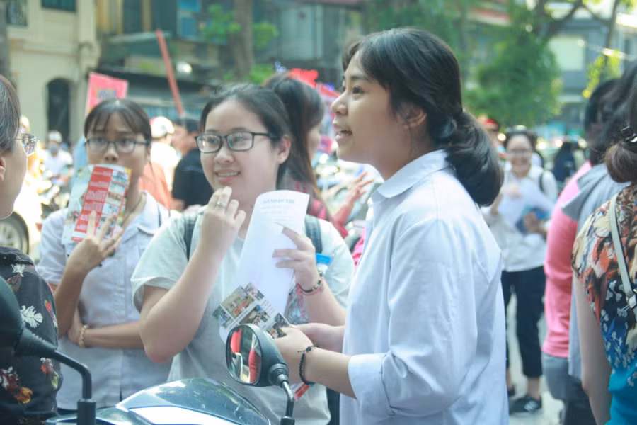 Thí sinh dự thi tốt nghiệp THPT. Ảnh: Hải Bình Thí sinh dự thi tốt nghiệp THPT. Ảnh: Hải Bình