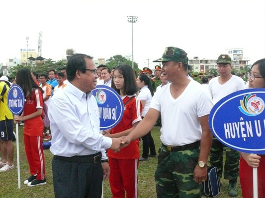 Lãnh đạo Sở GD&ĐT Cà Mau động viên tinh thần các VĐV