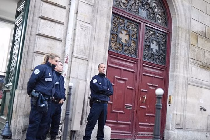 Pháp bắt 15 đối tượng liên quan vụ cướp ngôi sao truyền hình Mỹ Kim Kardashian