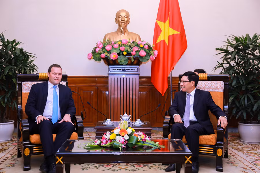 Phó Thủ tướng Phạm Bình Minh và Đại sứ Cộng hòa Czech Martin Klepetko- Ảnh: VGP/Hải Minh