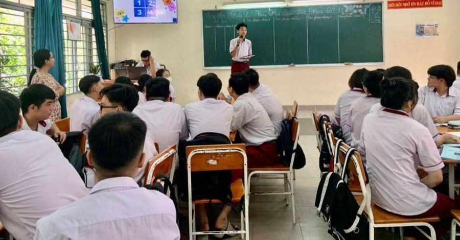 Năm học này, Trường THPT Đào Sơn Tây triển khai nội dung chương trình giáo dục bằng hình thức trực tuyến đảm bảo thời lượng 35%. Ảnh: Hồ Phúc