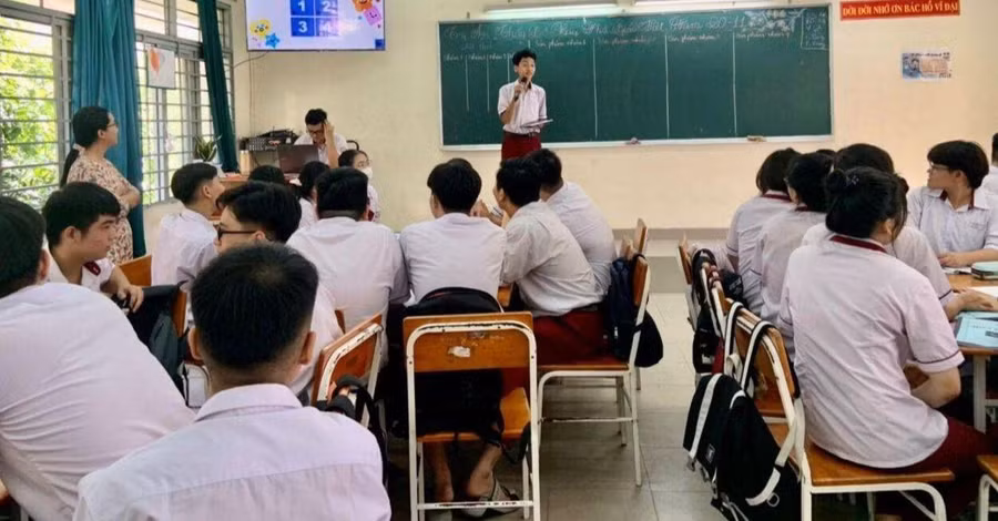 Năm học này, Trường THPT Đào Sơn Tây triển khai nội dung chương trình giáo dục bằng hình thức trực tuyến đảm bảo thời lượng 35%. Ảnh: Hồ Phúc