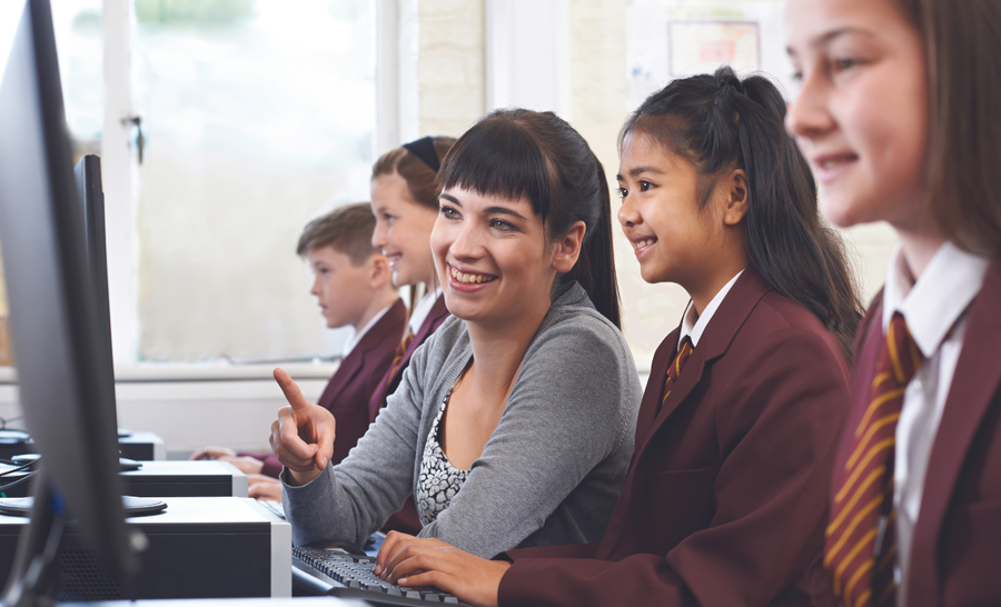 Giáo viên phải thích ứng “số” bằng mọi cách. Ảnh: Nationaleducationsummit.com