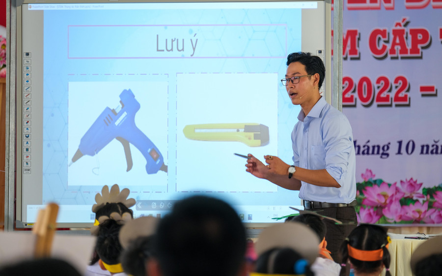 Ứng dụng CNTT giúp bài học trở nên sinh động. Ứng dụng CNTT giúp bài học trở nên sinh động.