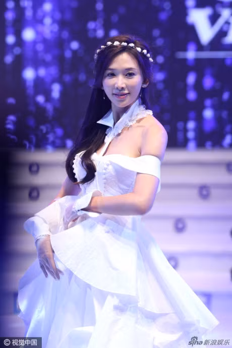 Lam Chi Linh xuat hien goi cam sau be boi voi Tran Quan Hy - Anh 1