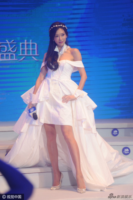 Lâm Chí Linh xuất hiện gợi cảm sau bê bối với Trần Quán Hy - Ảnh 3 Lam Chi Linh xuat hien goi cam sau be boi voi Tran Quan Hy - Anh 3
