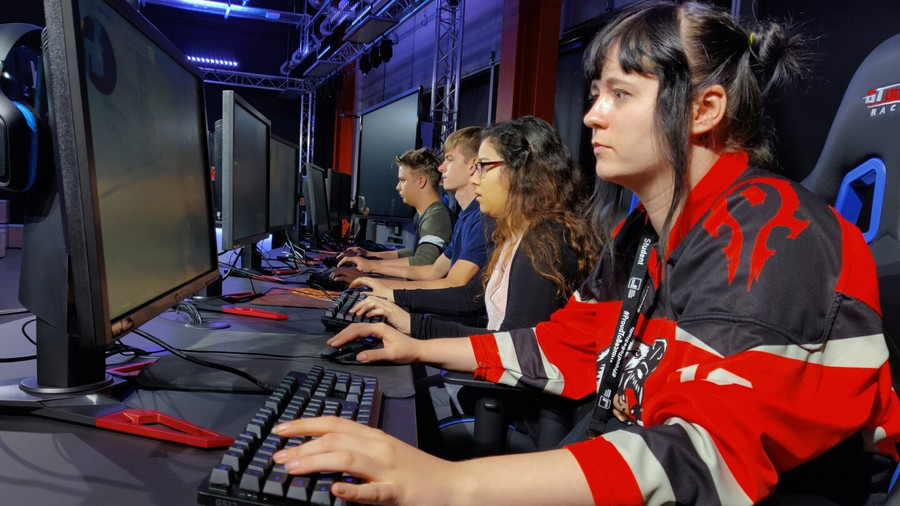 Một tiết học về eSports của sinh viên Đại học Staffordshire. Ảnh: AP Một tiết học về eSports của sinh viên Đại học Staffordshire. Ảnh: AP