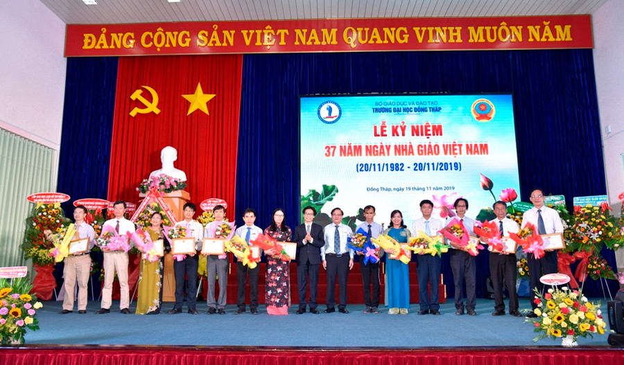 Công nhận danh hiệu “Chiến sĩ thi đua cấp Bộ” cho 13 cá nhân Trường ĐH Đồng Tháp.