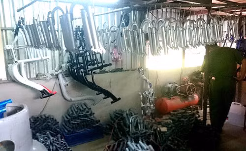 Cận cảnh lò độ xe mô tô phân khối lớn vừa bị triệt phá - ảnh 3