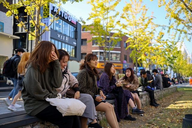 Người dân hiền hòa mến khách.