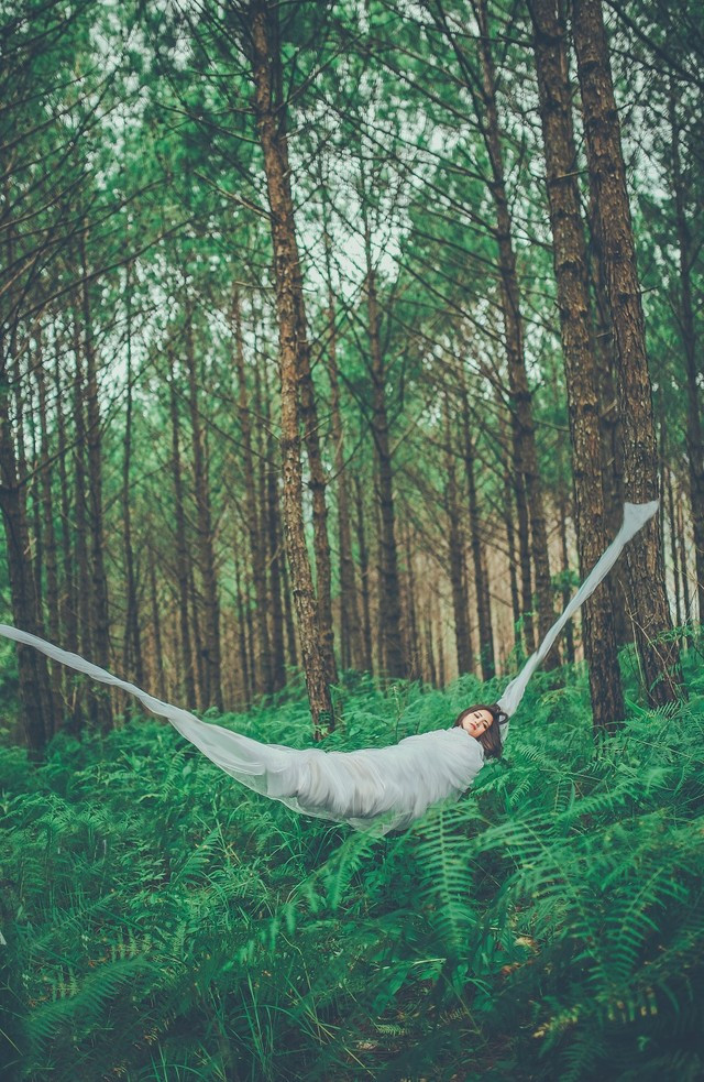 Bí mật giờ mới kể về bộ ảnh cô gái khỏa thân giữa rừng vắng ảnh 5 Bí mật giờ mới kể về bộ ảnh cô gái khỏa thân giữa rừng vắng ảnh 5