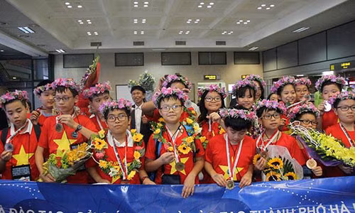 Đoàn học sinh Việt Nam lập kỳ tích tại IMSO Đoàn học sinh Việt Nam lập kỳ tích tại IMSO