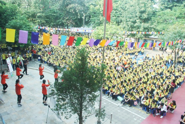 “Ngày hội sách và học tập trải nghiệm” thu hút hàng nghìn học sinh tham gia. Đây là năm thứ 3 Trường THCS Giảng Võ tổ chức hoạt động đặc biệt này và mỗi năm càng thêm hấp dẫn, chuyên nghiệp.