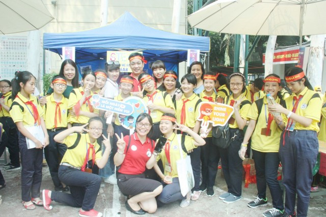 Từ năm học 2016 - 2017, trường THCS Giảng Võ đã bước đầu đưa giáo dục STEM vào các khối lớp bằng việc thành lập và tổ chức hoạt động sôi nổi của CLB STEM Mộc và CLB ROBOTIC. Bên cạnh đó, phong trào “Góp một cuốn sách, đọc nghìn trang sách” triển khai với 73 tủ sách ở 73 lớp học, đến nay, đã trang bị được hàng chục nghìn cuốn sách các loại. Đặc biệt, nhà trường đã tổ chức được hàng trăm tiết thuyết trình sách, khơi dậy niềm say mê đọc sách, bồi dưỡng ý thức tự học và tự hoàn thiện nhân cách của học sinh.