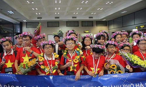 Đoàn học sinh Việt Nam lập kỳ tích tại IMSO Đoàn học sinh Việt Nam lập kỳ tích tại IMSO