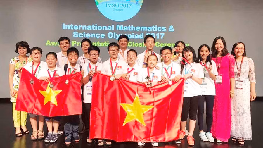Các thành viên đội tuyển Việt Nam tham dự kỳ thi Toán và Khoa học quốc tế 2017.