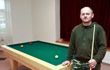 Bo 10 nam ghep hon 1,8 trieu que diem lam ban billards - Anh 1