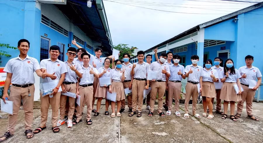 Thí sinh Sóc Trăng tự tin trước giờ thi.