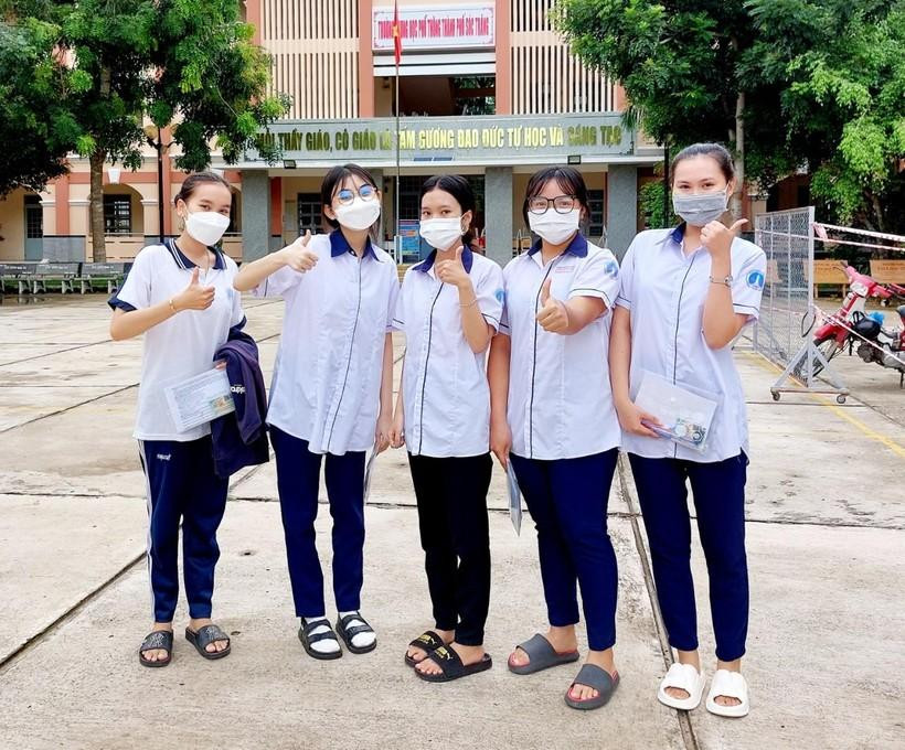 Thí sinh Sóc Trăng hoàn thành bài thi. Thí sinh Sóc Trăng hoàn thành bài thi.