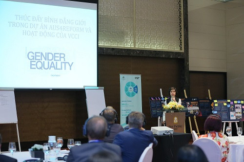 Học viên Phan Minh Thủy trình bày kế hoạch hành động của nhóm