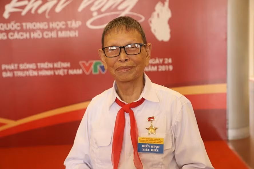 Nhà giáo Nhân dân, Anh hùng Lao động Nguyễn Đức Thìn.