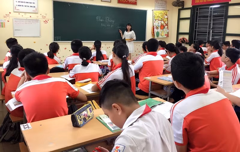 HS học được nhiều điều từ lao động sản xuất trong trường học. Ảnh: Hà Anh