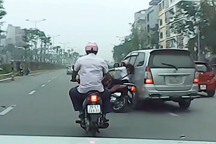 Hiện trường vụ tai nạn. Ảnh được cắt từ clip