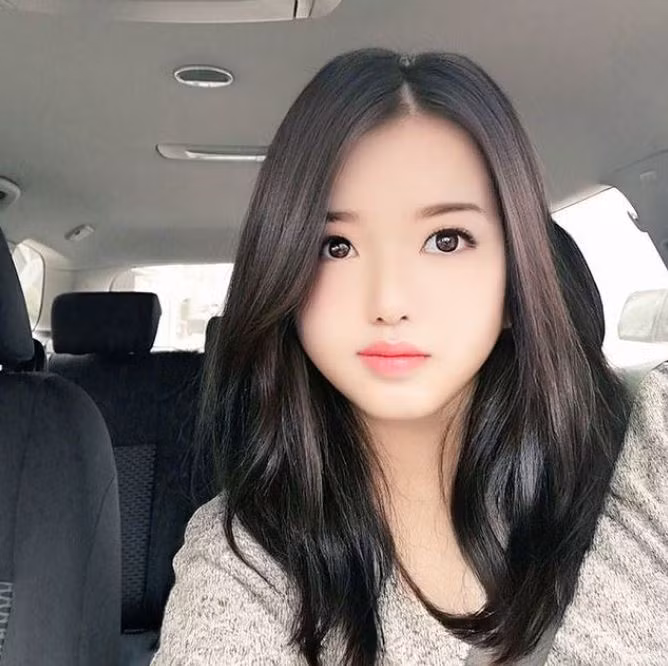 Người đàn ông 53 tuổi biến mình thành ‘hot girl’ vì nghiện FaceApp ảnh 6