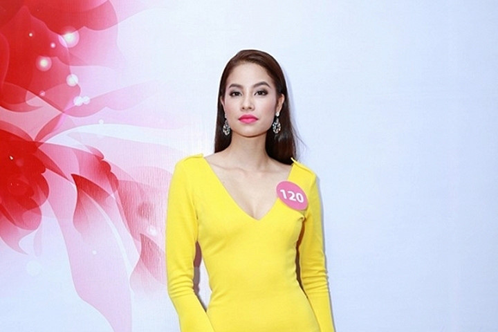 Phạm Hương bị dân mạng "đào bới" ảnh bụng to như mang bầu