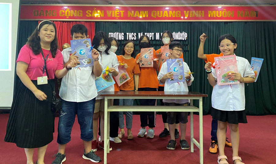 Sinh hoạt CLB Ngoại ngữ tại Trường Lômônôxốp.