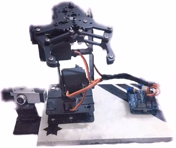 Hai em mong muốn thiết bị này sẽ giúp ích con người trong cuộc sống hàng ngày. Ảnh: TG