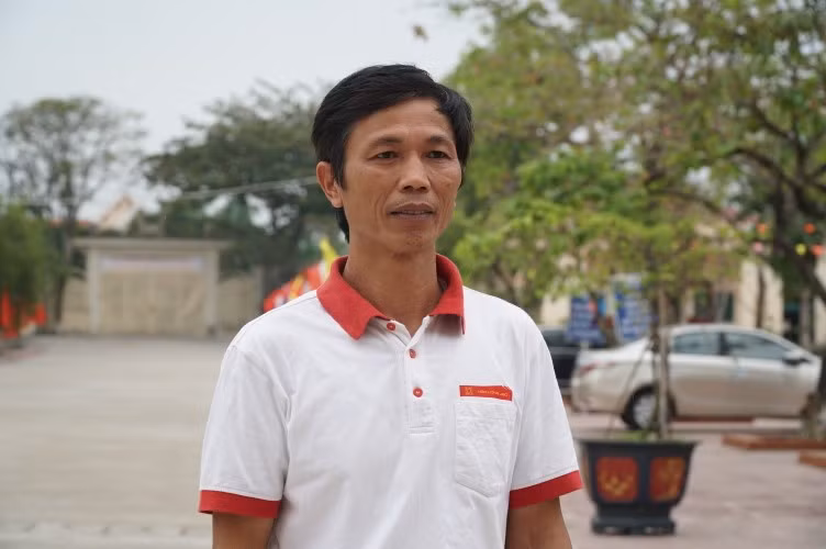 Thầy Ngô Trí Ưng (GV Trường THPT Diễn Châu 3, huyện Diễn Châu, Nghệ An).