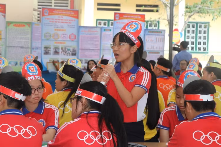 Học sinh được hoạt động nhóm tích cực, tương tác tốt.