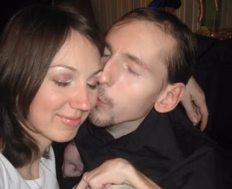 Co gai vuot 3.000 km cuoi chang trai teo co, quen qua mang - Anh 6