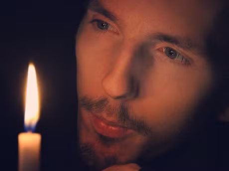 Co gai vuot 3.000 km cuoi chang trai teo co, quen qua mang - Anh 1