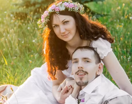 Co gai vuot 3.000 km cuoi chang trai teo co, quen qua mang - Anh 4