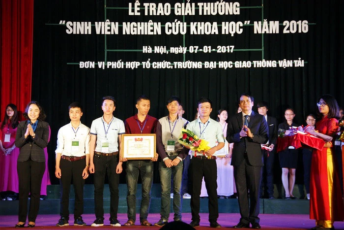 Trao giải thưởng Sinh viên Nghiên cứu khoa học năm 2016