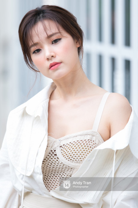 Nghi vấn phẫu thuật thẩm mỹ và phong cách thời trang sến sẩm, đây là câu trả lời của Midu - Ảnh 3 Nghi van phau thuat tham my va phong cach thoi trang sen sam, day la cau tra loi cua Midu - Anh 3